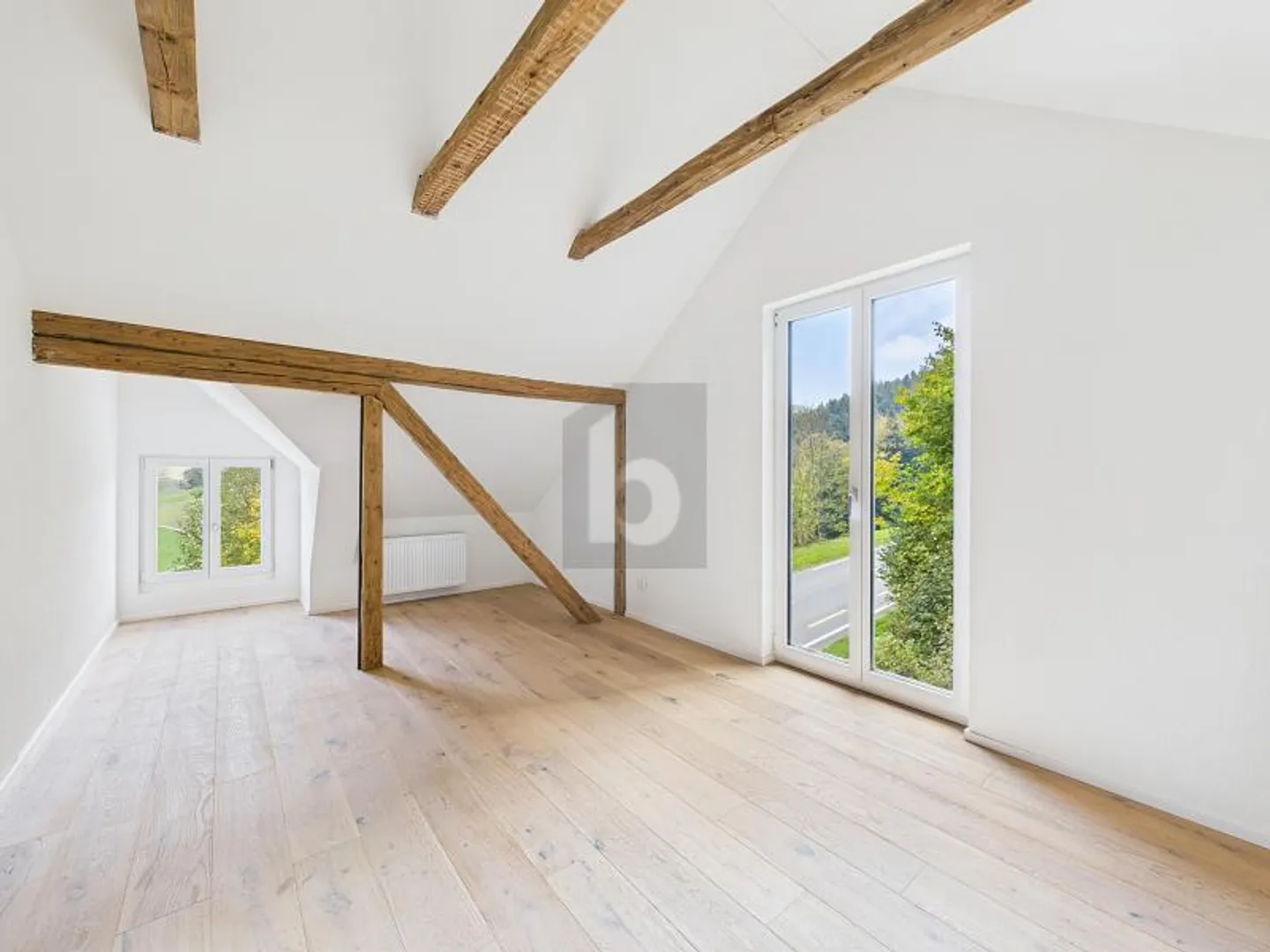 MODERNE ET COMPLÈTEMENT RÉNOVÉE - Photo 2 sur 6