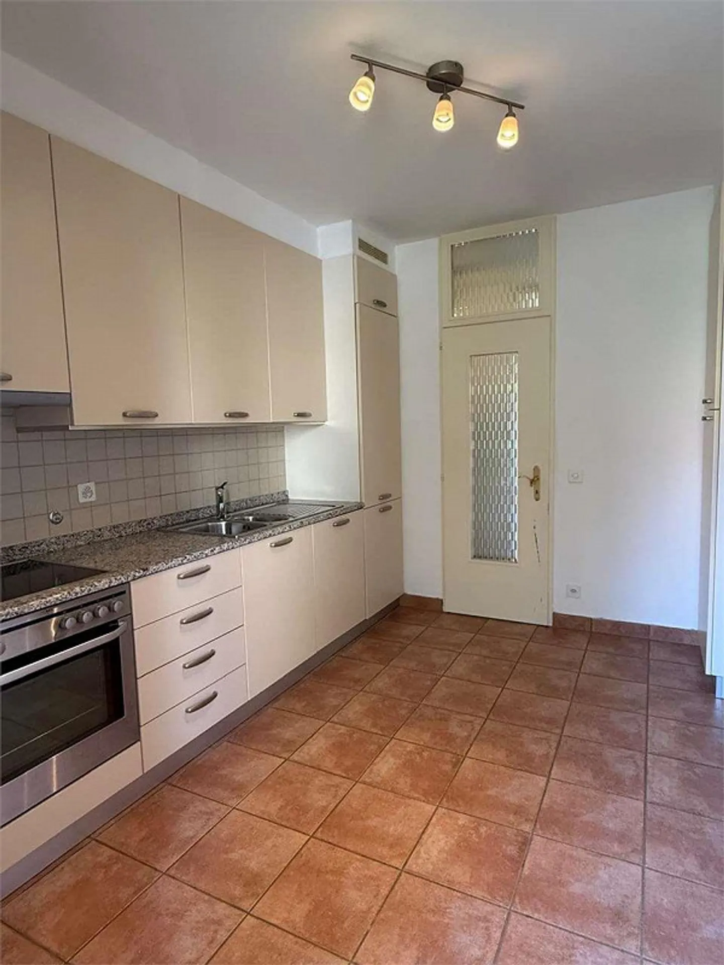 Lugano - Geräumige 4.5 Zimmer mit Doppelwohnzimmer und 5 Terrassen - Foto 4 von 13