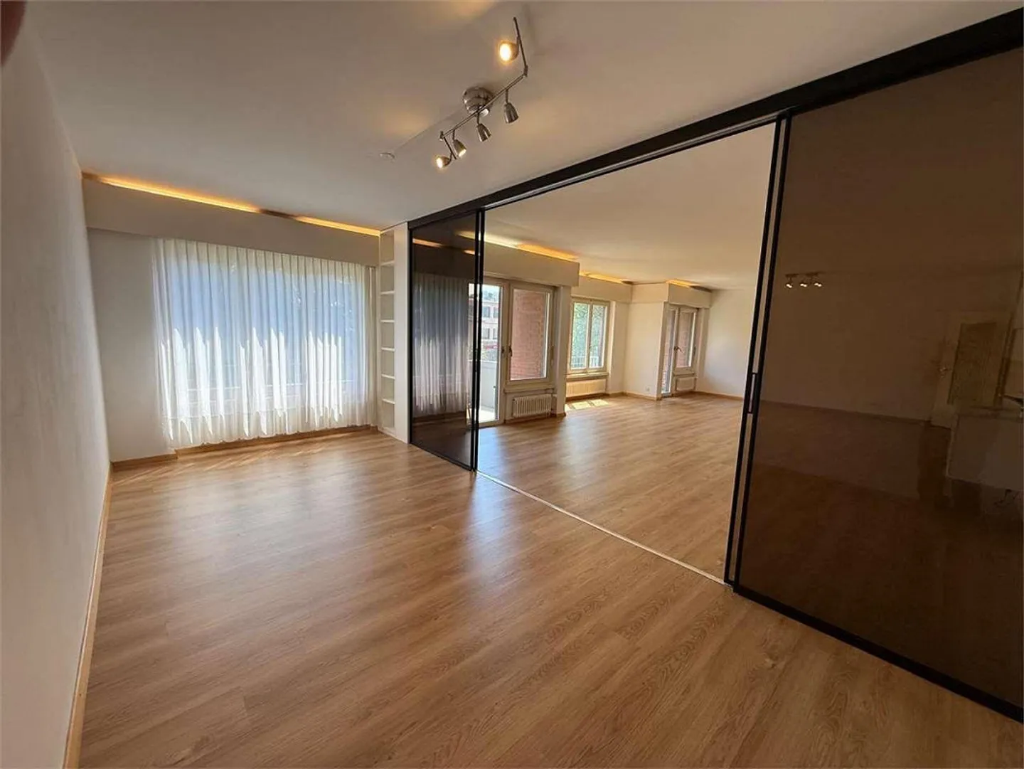 Lugano - Geräumige 4.5 Zimmer mit Doppelwohnzimmer und 5 Terrassen - Foto 5 von 13