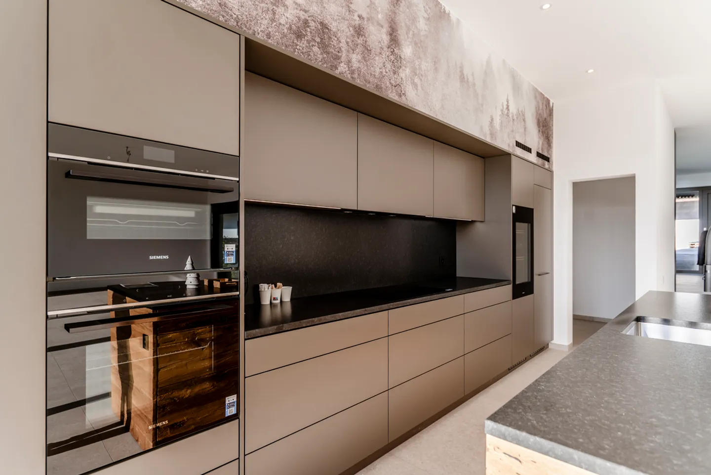 Elégance absolue et cadre bucolique pour cette villa neuve - Photo 4 sur 16