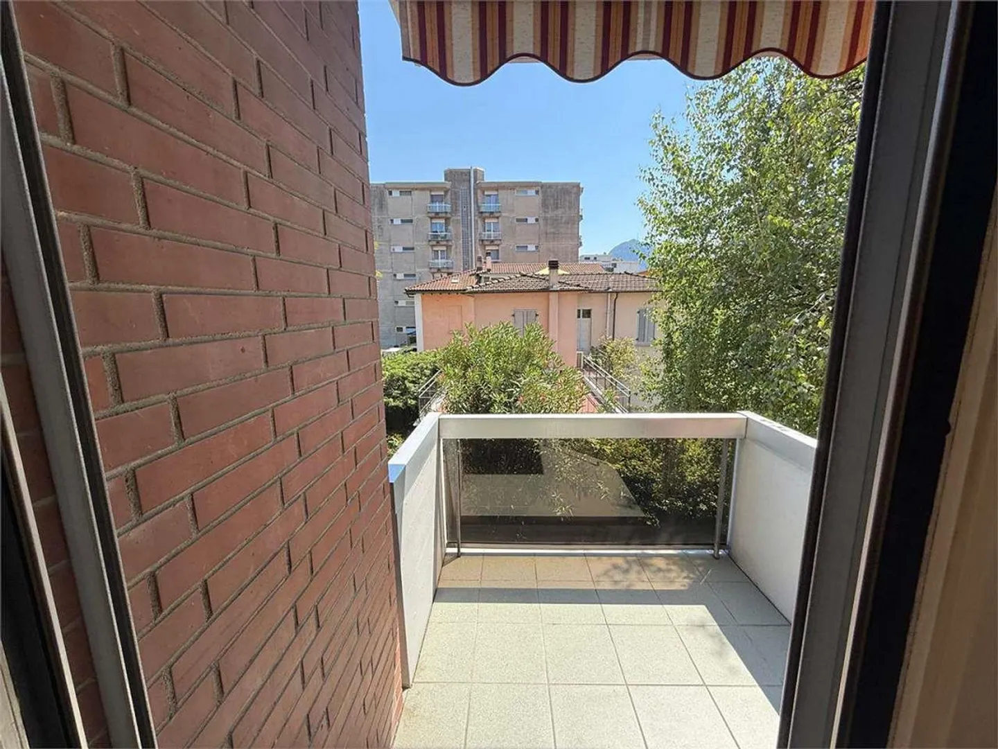 Lugano - Geräumige 4.5 Zimmer mit Doppelwohnzimmer und 5 Terrassen - Foto 13 von 13