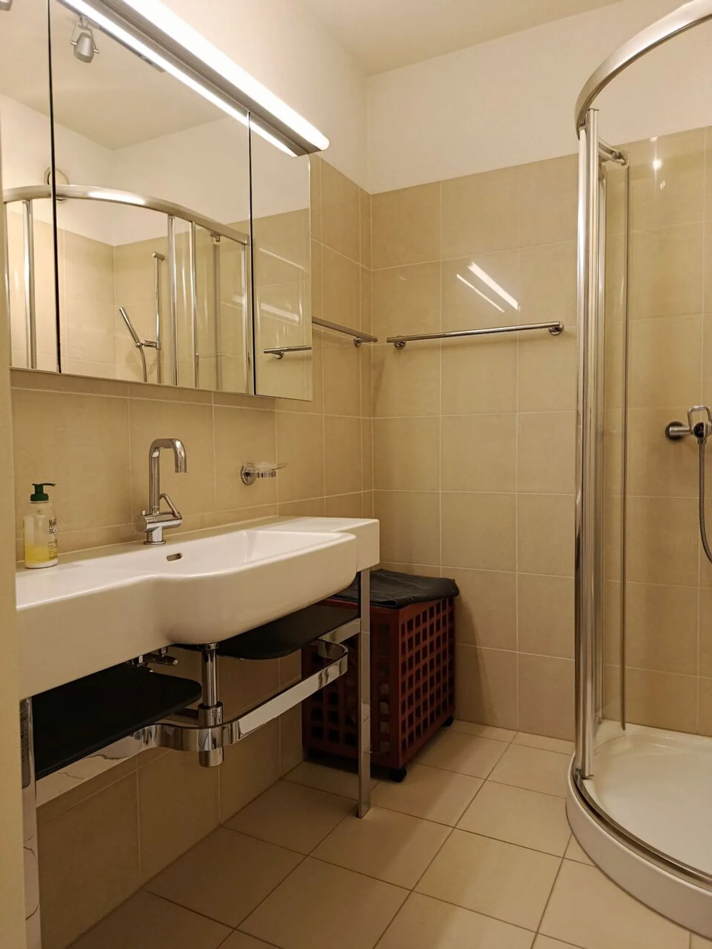 Appartement Charmant avec Vue sur le Lac - Photo 16 sur 26