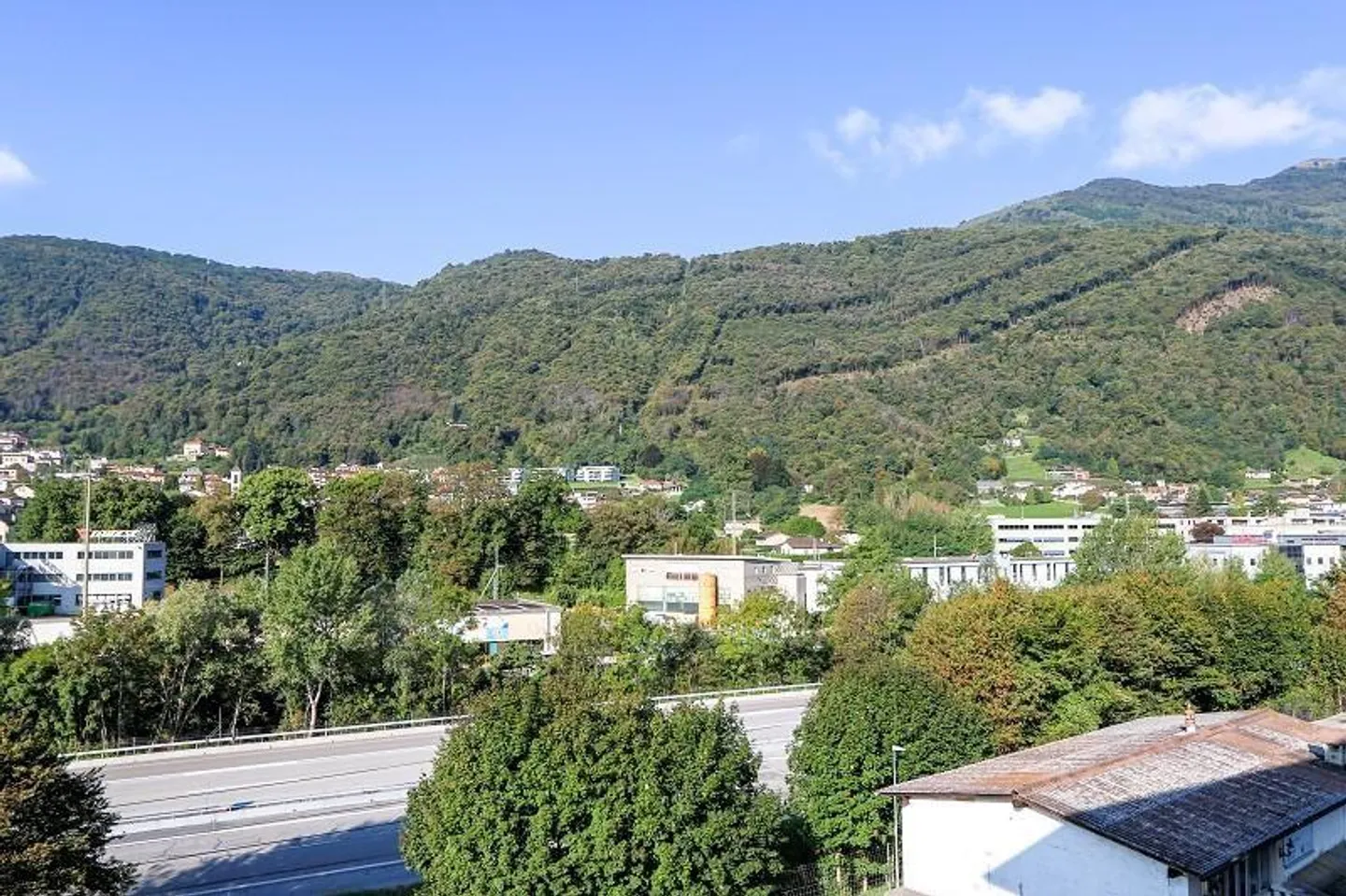 Appartamento di 3 1/2 locali inel secondo piano in posizione centrale - Foto 1 di 19