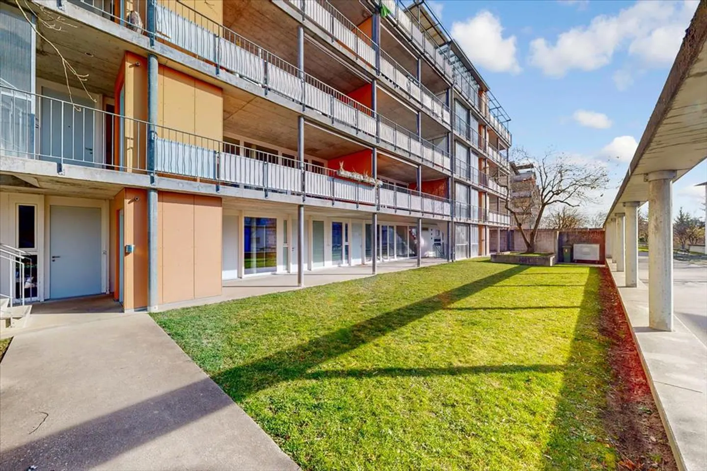 Bella appartamento con grande balcone - Foto 1 di 8
