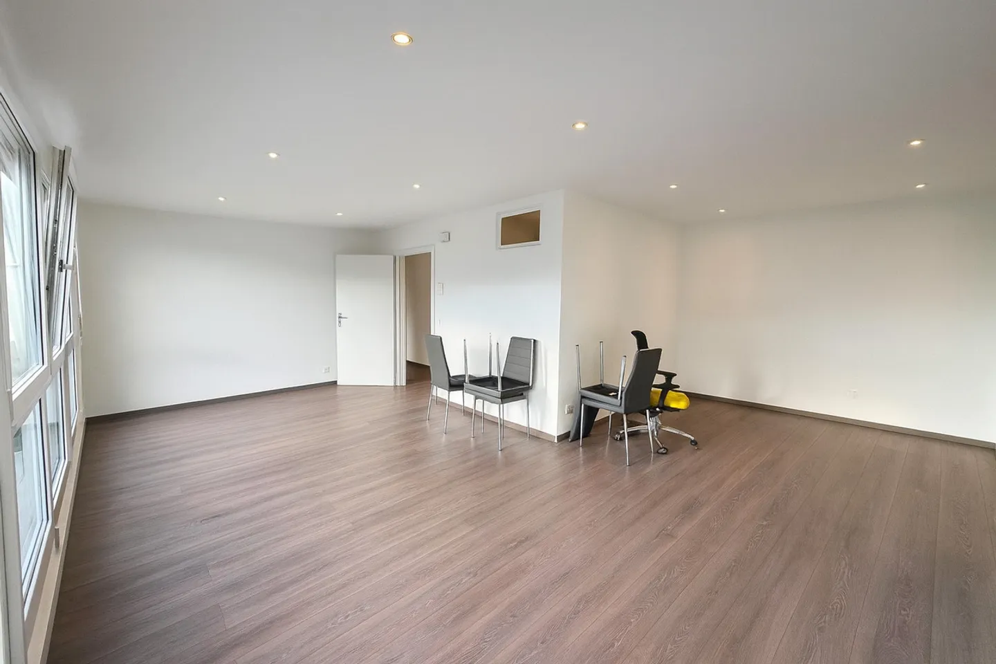 Ufficio spazioso e luminoso nelle alture di Nyon - Foto 6 di 7