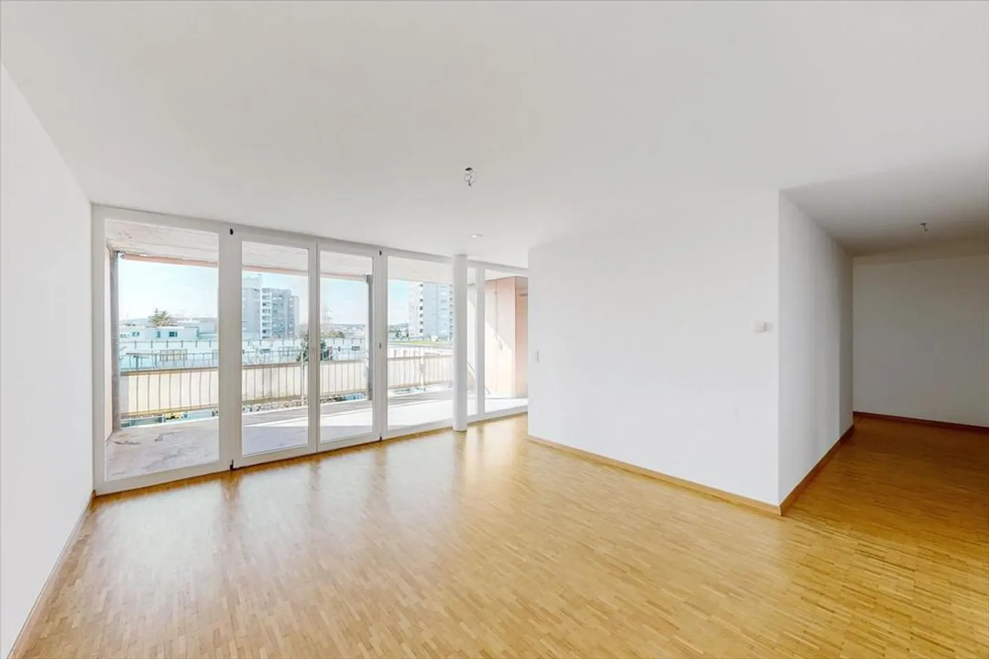 Bella appartamento con grande balcone - Foto 2 di 8