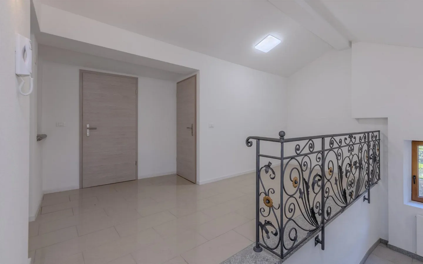 APPARTAMENTO QUADRILOCALE RISTRUTTURATO ALL'ULTIMO PIANO A SIGIRINO - Foto 7 di 9