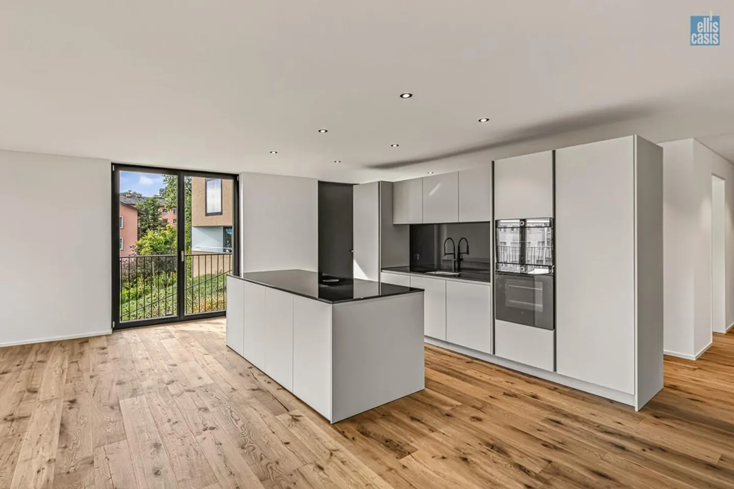 New 4.5-room terrace apartment with generous ancillary rooms! - Photo 2 of 17