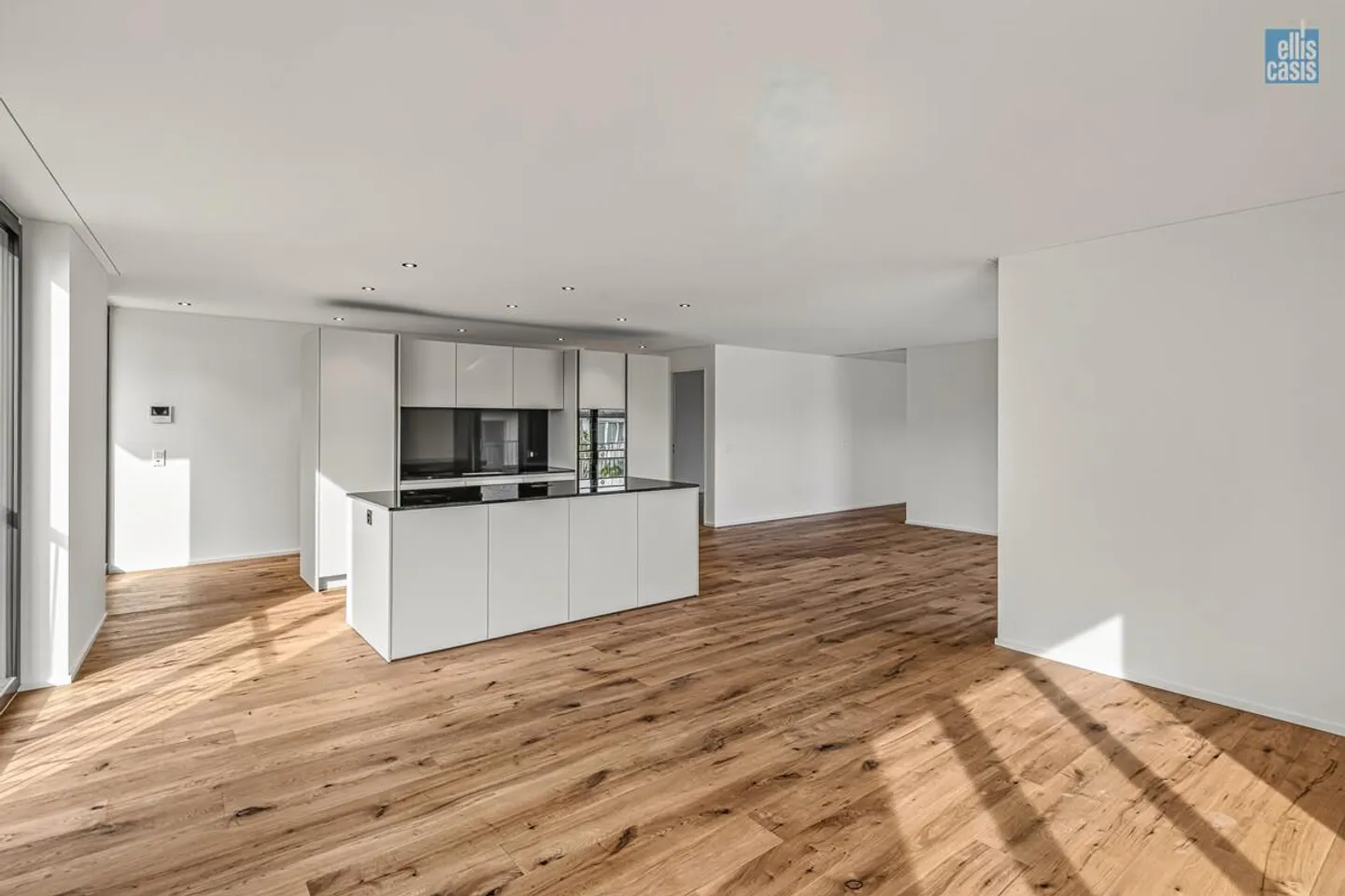 New 4.5-room terrace apartment with generous ancillary rooms! - Photo 3 of 17