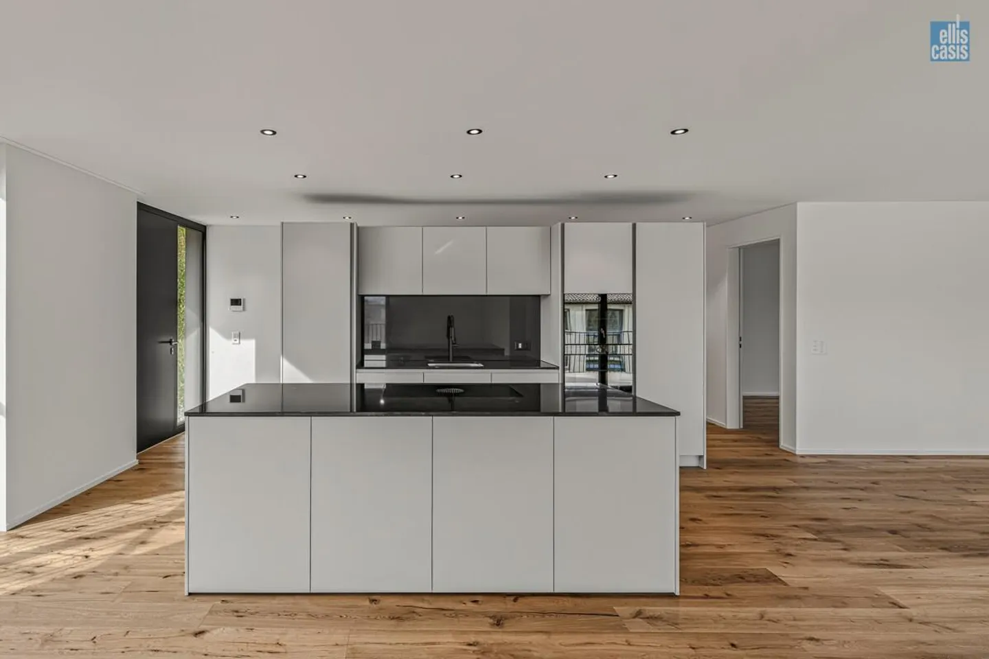 New 4.5-room terrace apartment with generous ancillary rooms! - Photo 6 of 17