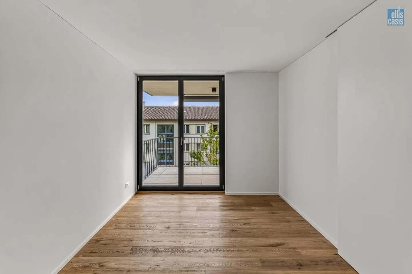 New 4.5-room terrace apartment with generous ancillary rooms! - Photo 8 of 17