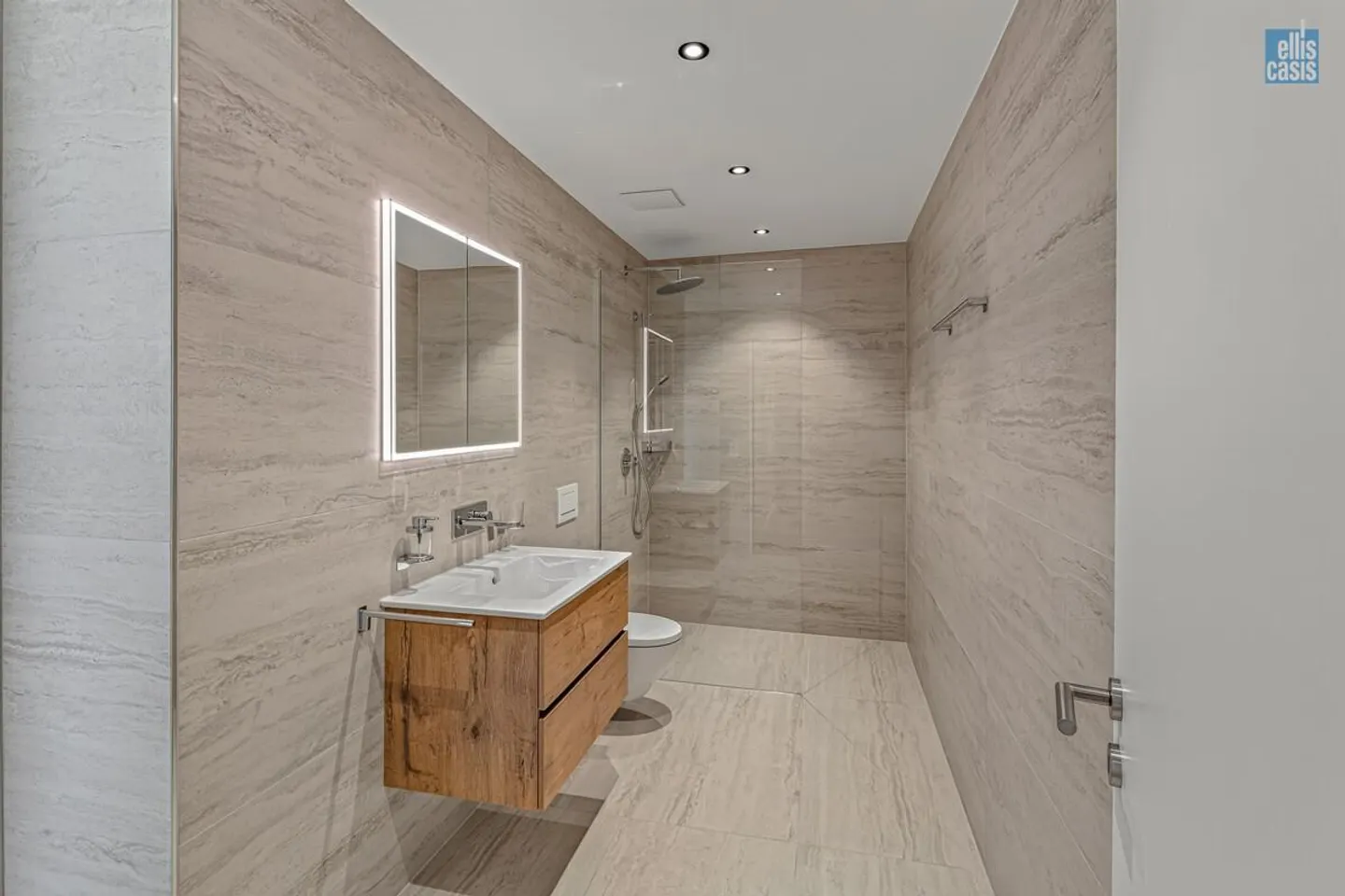 New 4.5-room terrace apartment with generous ancillary rooms! - Photo 11 of 17