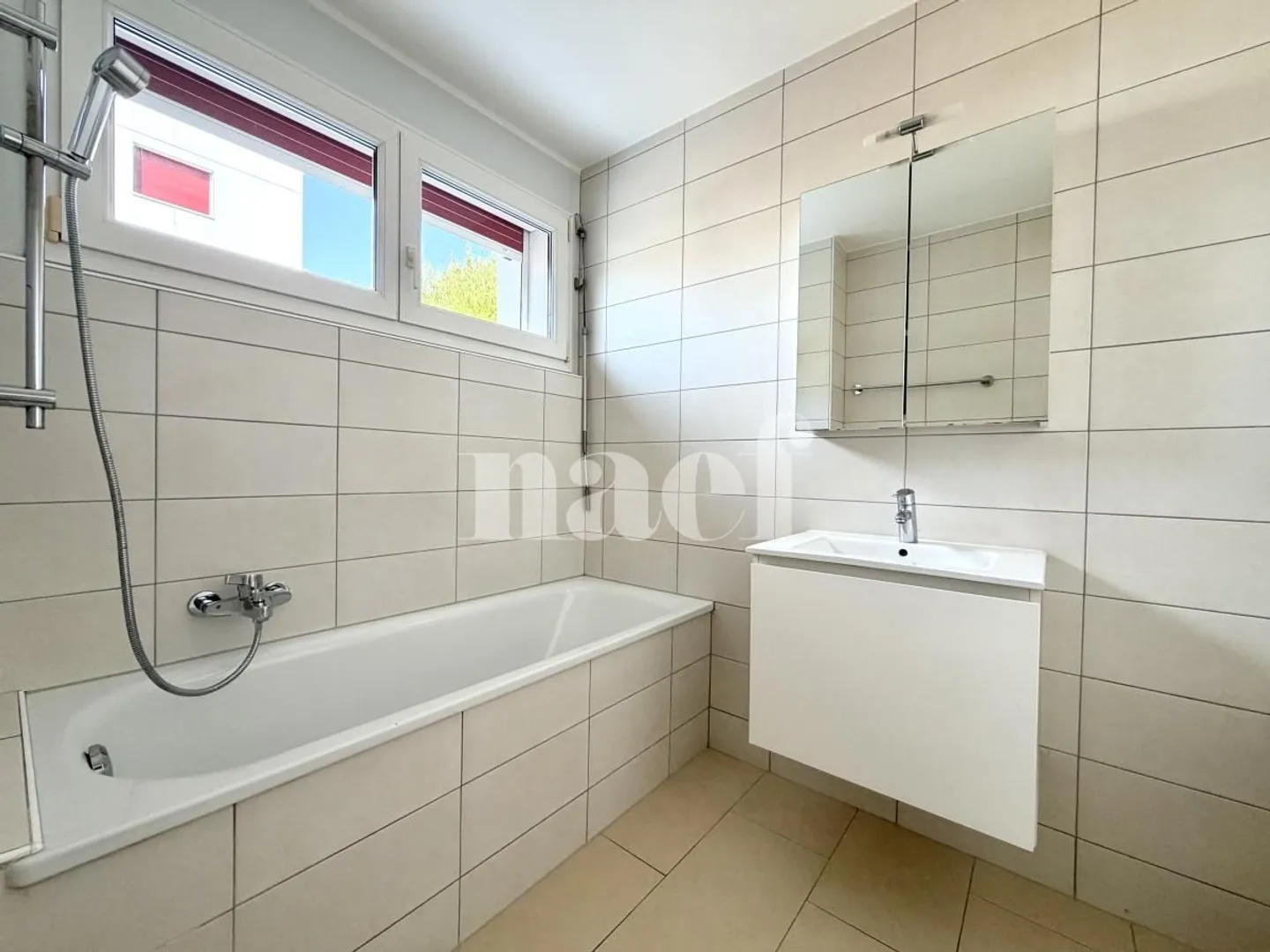 Beautiful 4-room apartment with unobstructed view and balcony - Photo 7 of 11