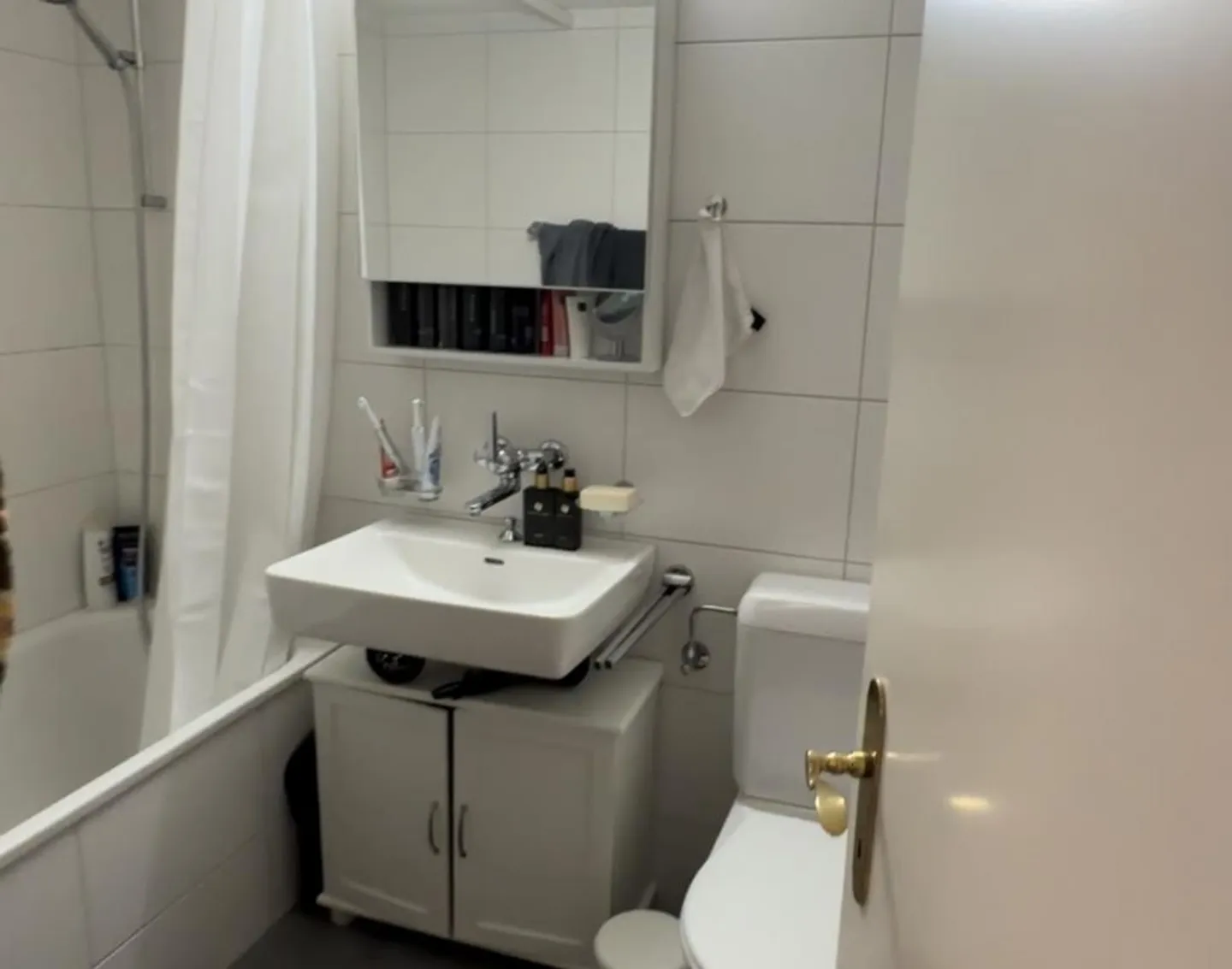 Al cuore della vita cittadina - accanto al teatro comunale, al Reuss, alla LUKB e alla stazione - Foto 8 di 8