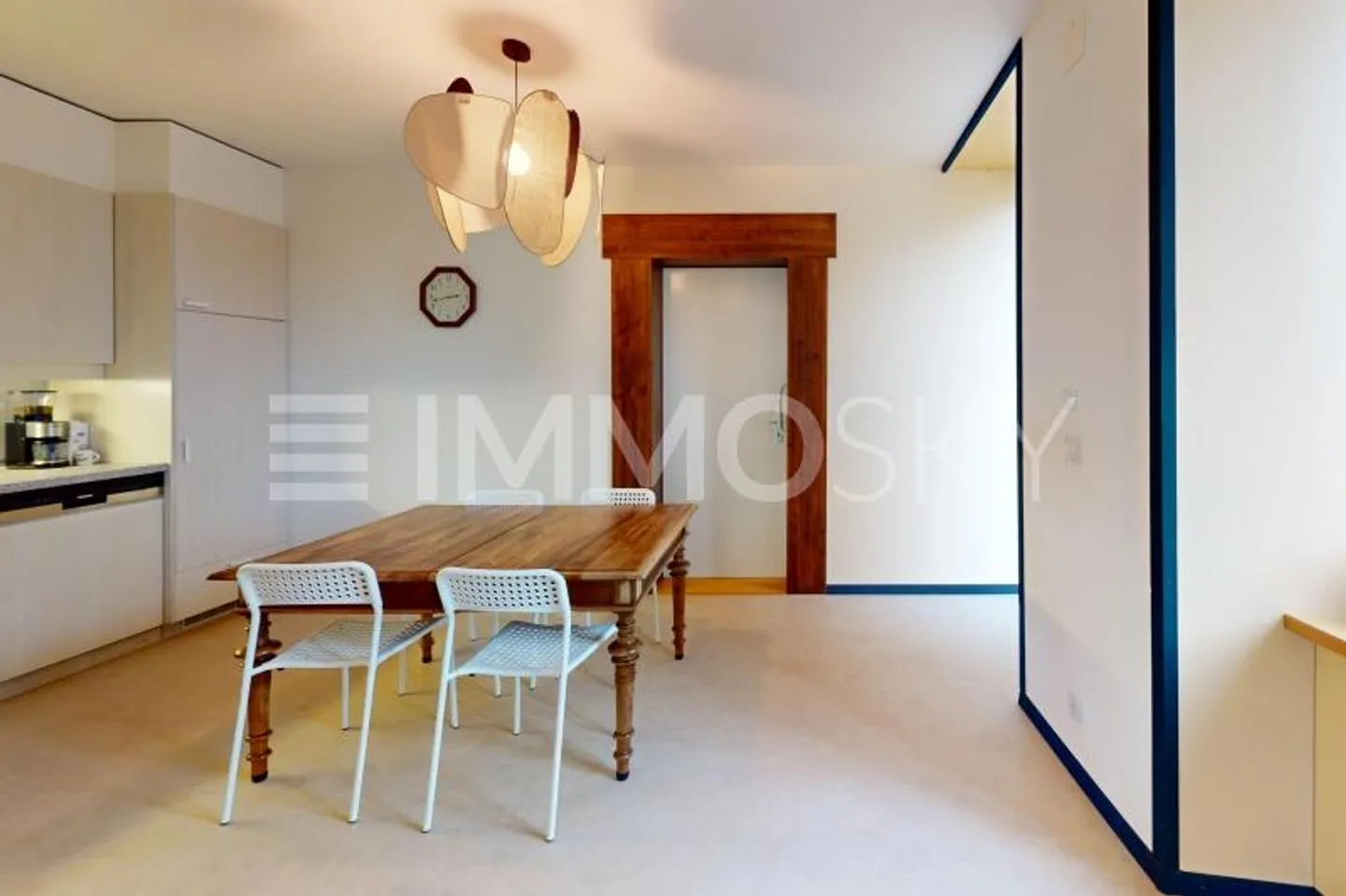 Spacious and Modern 2.5 Room Apartment - Photo 3 of 6