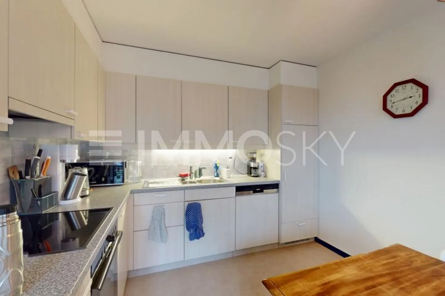 Spacious and Modern 2.5 Room Apartment - Photo 4 of 6