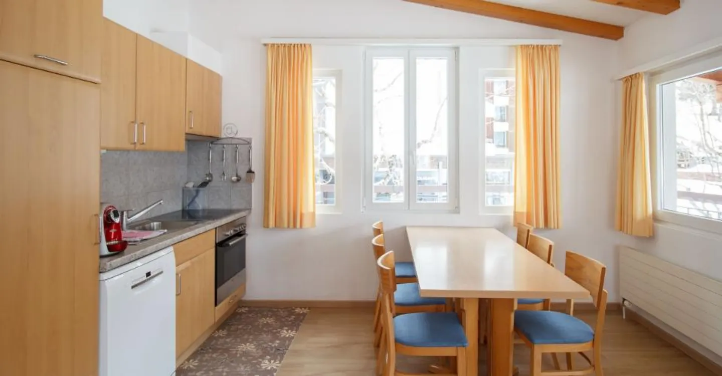 Apartment 4.5-13, high-quality 4.5-room apartment in the center with balcony and great view - Photo 4 of 10