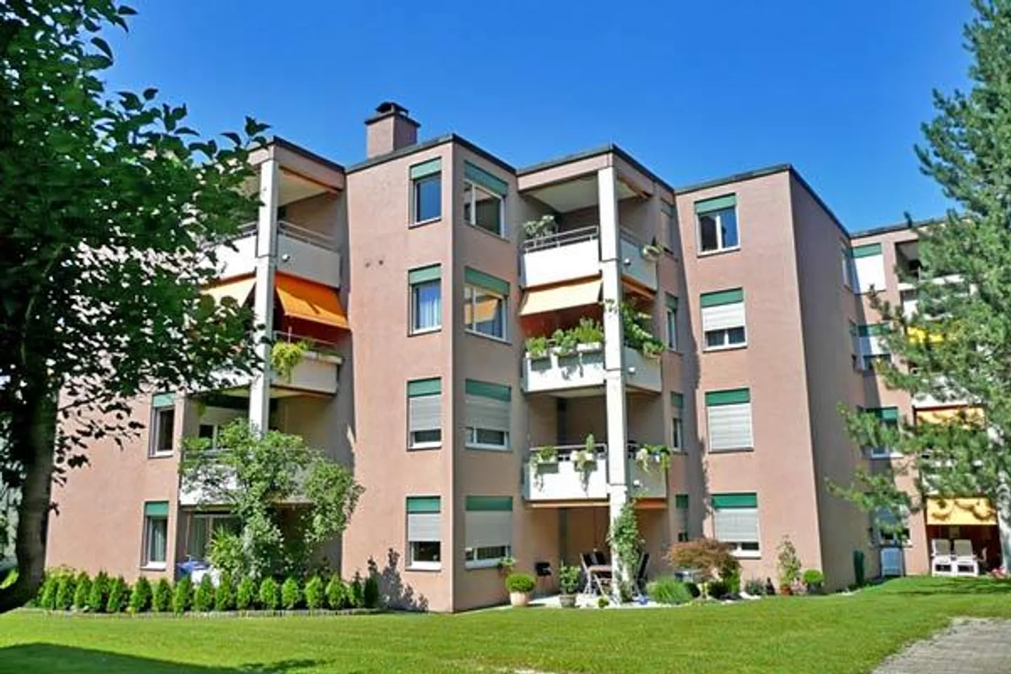 Charming Swiss Chalet - Photo 1 of 1