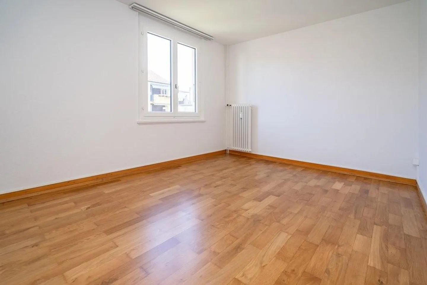 Centrally located 3 bedroom apartment for rent - Photo 4 of 5