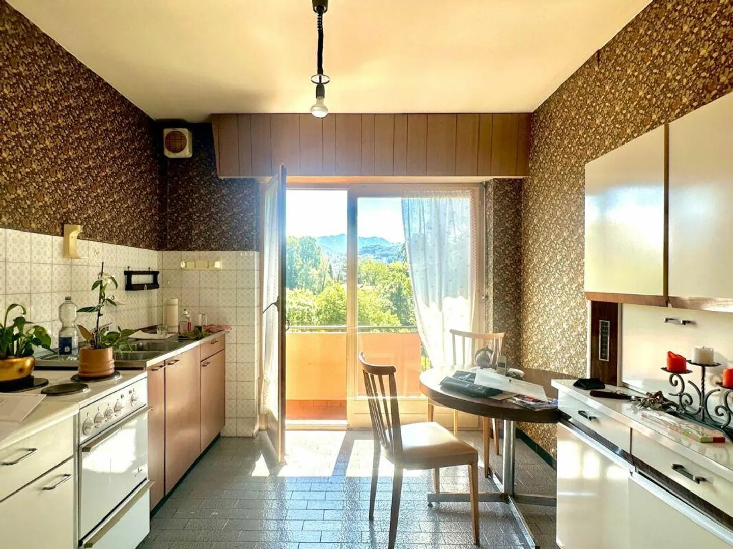 AGNO · TWO-FAMILY HOUSE WITH GARDEN IN A RESIDENTIAL AREA - Photo 4 of 11