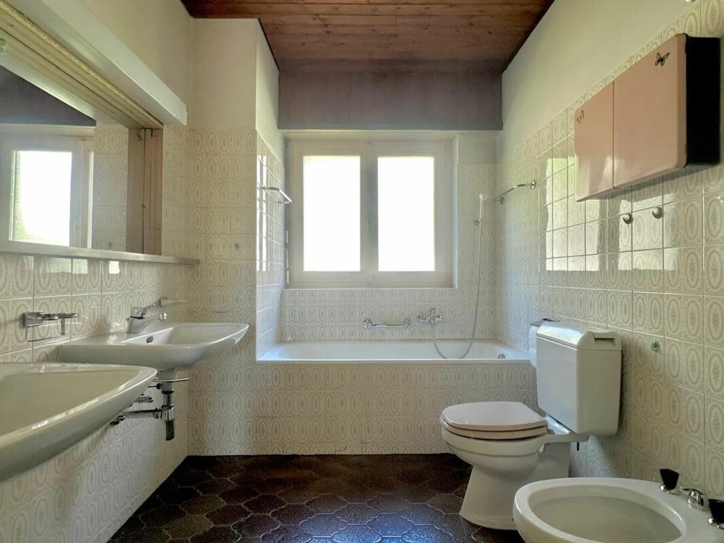 AGNO · TWO-FAMILY HOUSE WITH GARDEN IN A RESIDENTIAL AREA - Photo 5 of 11