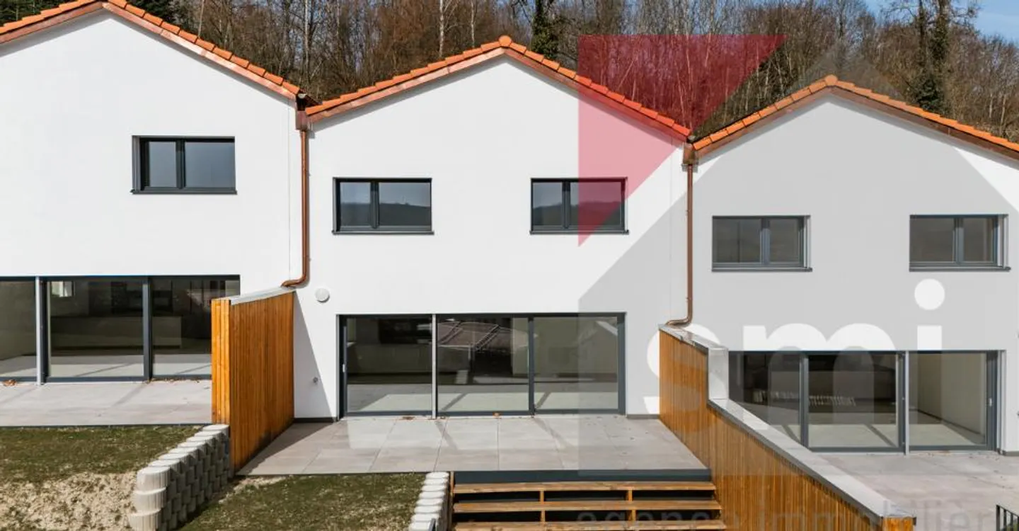 Geräumige 5-Zimmer-Villa mit harmonischen Oberflächen - Foto 1 von 13