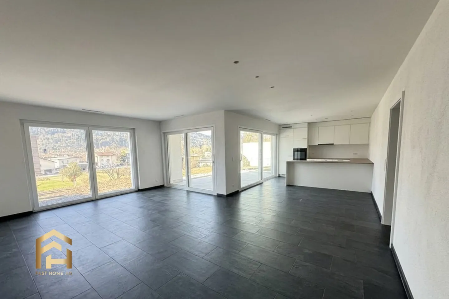 Last Chance: Exclusive 5.5-Room Apartment with Evening Sun (1st Floor) - Photo 3 of 13