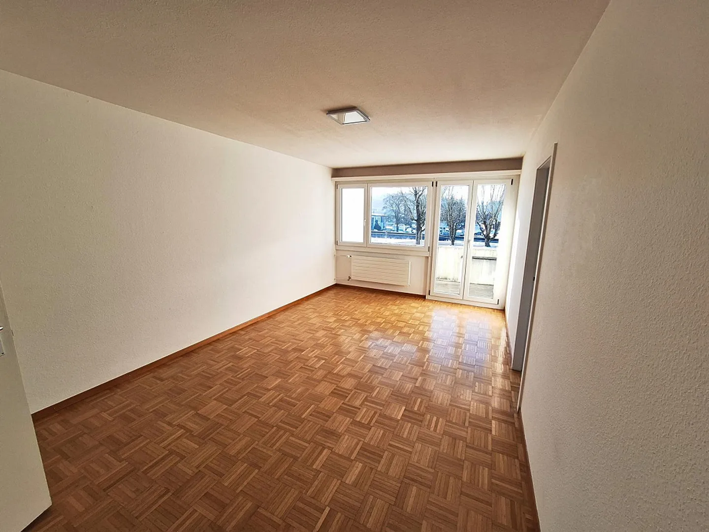 Appartement 2.5 pièces confortable dans un endroit calme à Huttwil - Photo 2 sur 7