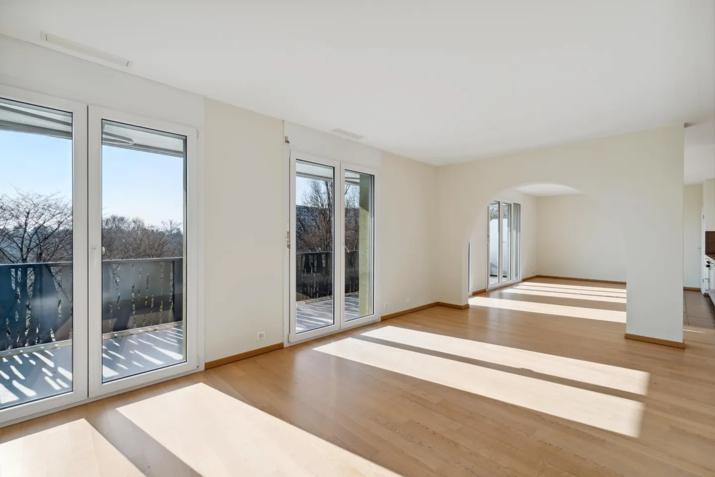 Exclusive: 5-room crossing penthouse with generous terrace and balcony - Photo 3 of 17