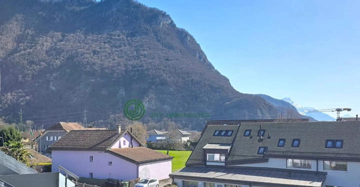 Modern Apartment with Mountain View - Photo 6 of 6