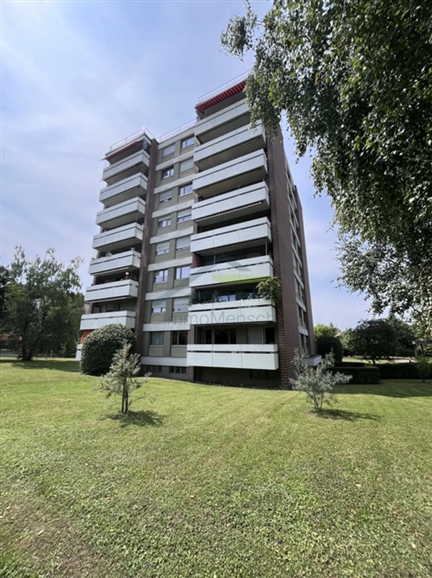 «grosse 3.5-Zimmer-Wohnung (ehem. 4.5-Zi) im beliebten Therwil» - Foto 1 von 7