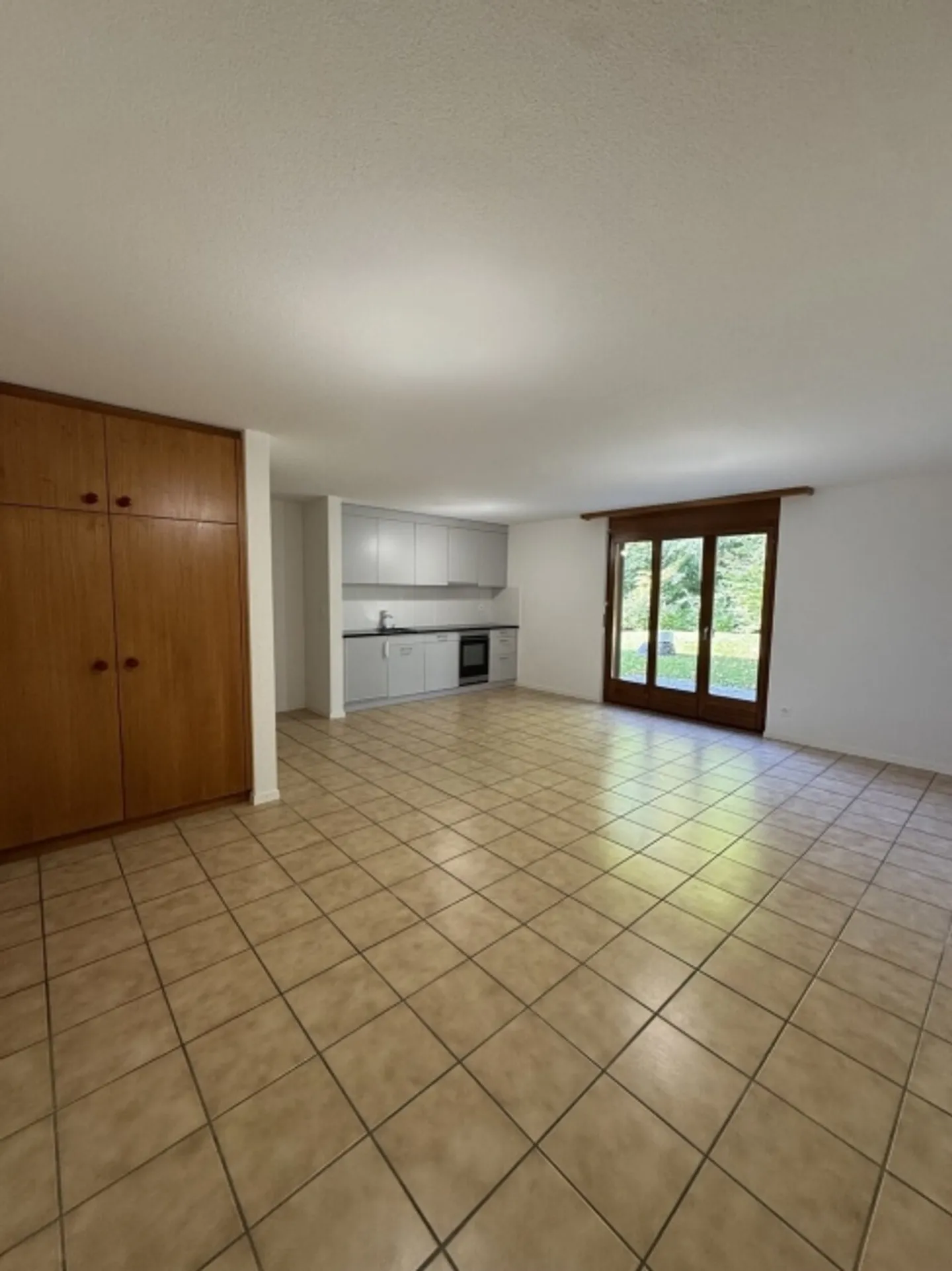 Charming Studio Apartment for Rent - Photo 5 of 7