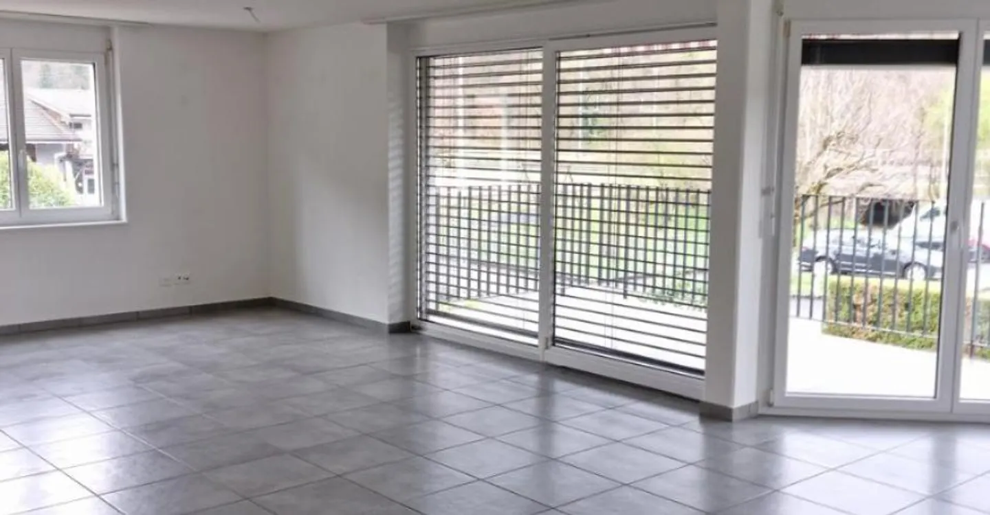 Spacious 4.5 Room Apartment - Photo 3 of 13