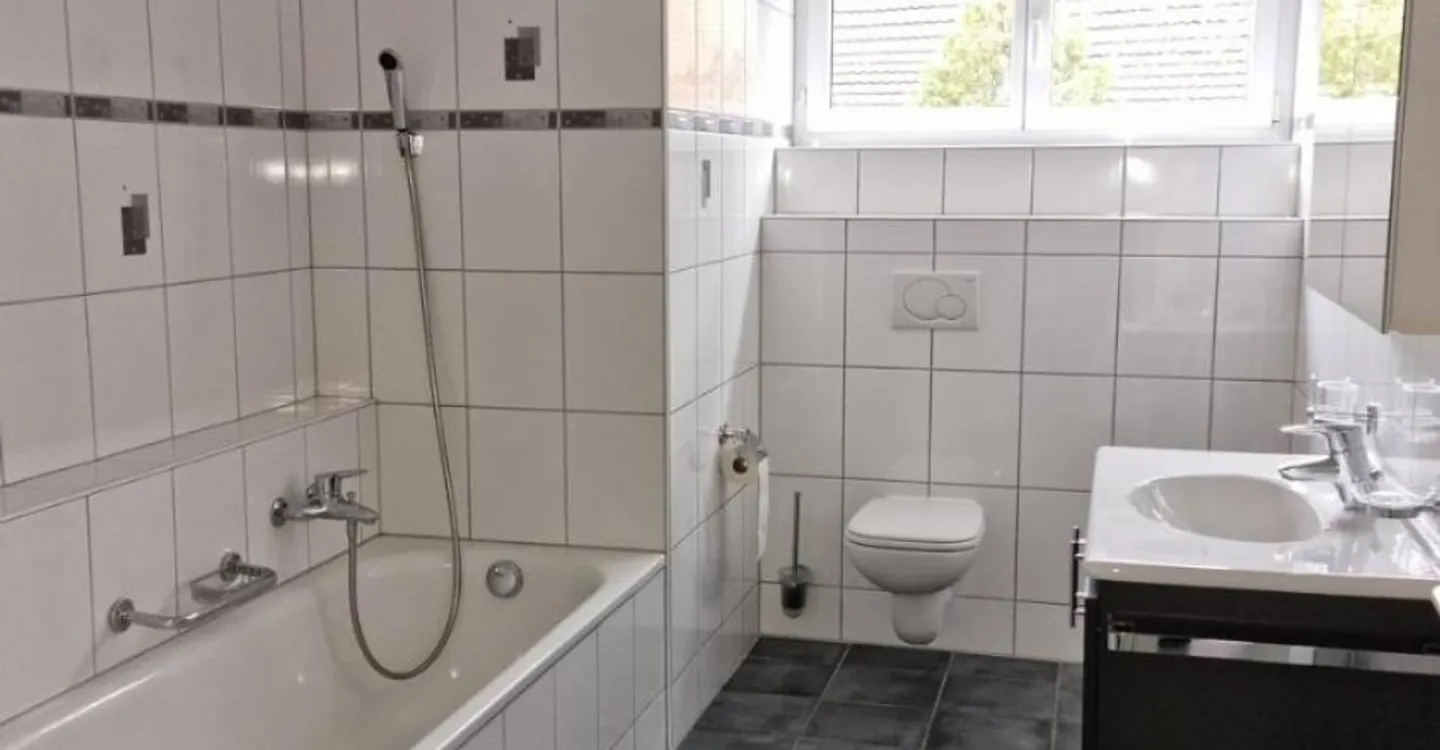 Spacious 4.5 Room Apartment - Photo 4 of 13