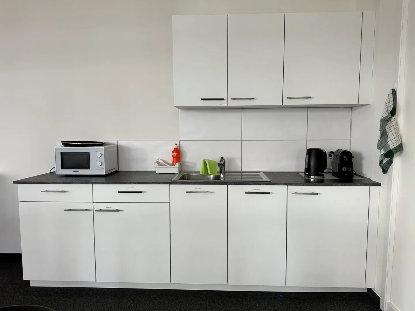 Bureau moderne à louer (y compris nettoyage, électricité et charges) - Photo 5 sur 5