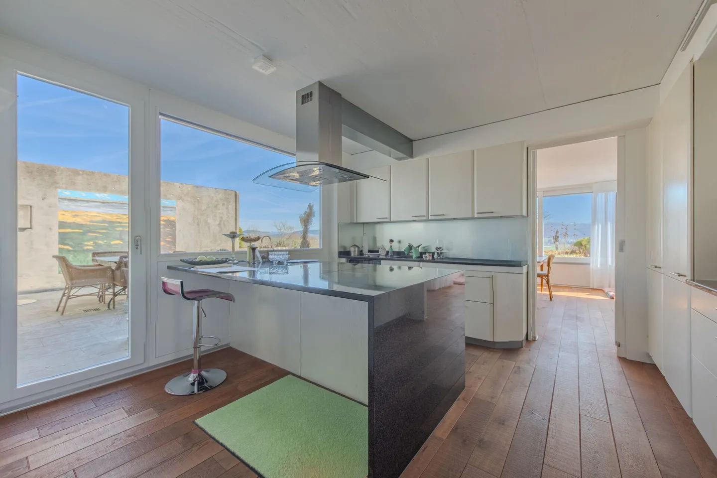 LARGE REAL ESTATE - Exclusive 5.5-room terrace house with a panorama of the Aare Valley and the Bernese Alps - Photo 5 of 13