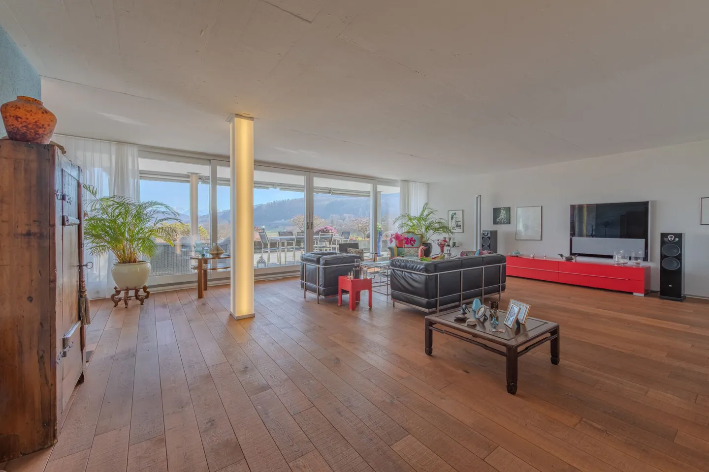 LARGE REAL ESTATE - Exclusive 5.5-room terrace house with a panorama of the Aare Valley and the Bernese Alps - Photo 7 of 13