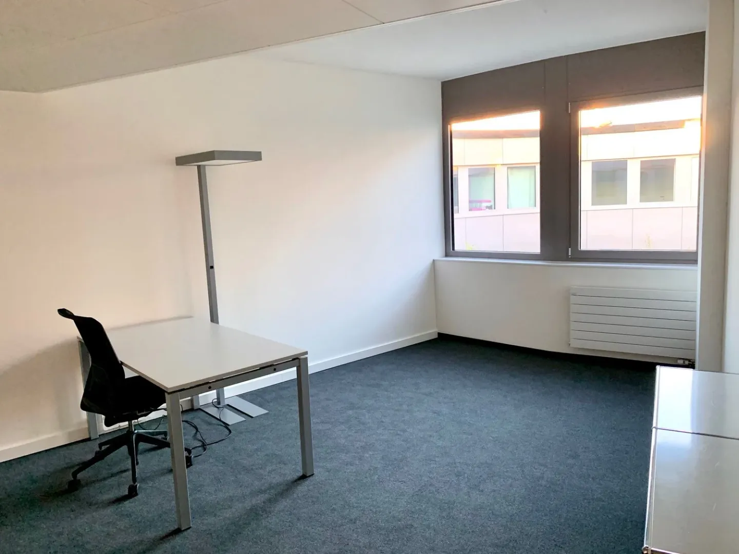 Bureau moderne à louer (y compris nettoyage, électricité et charges) - Photo 2 sur 5