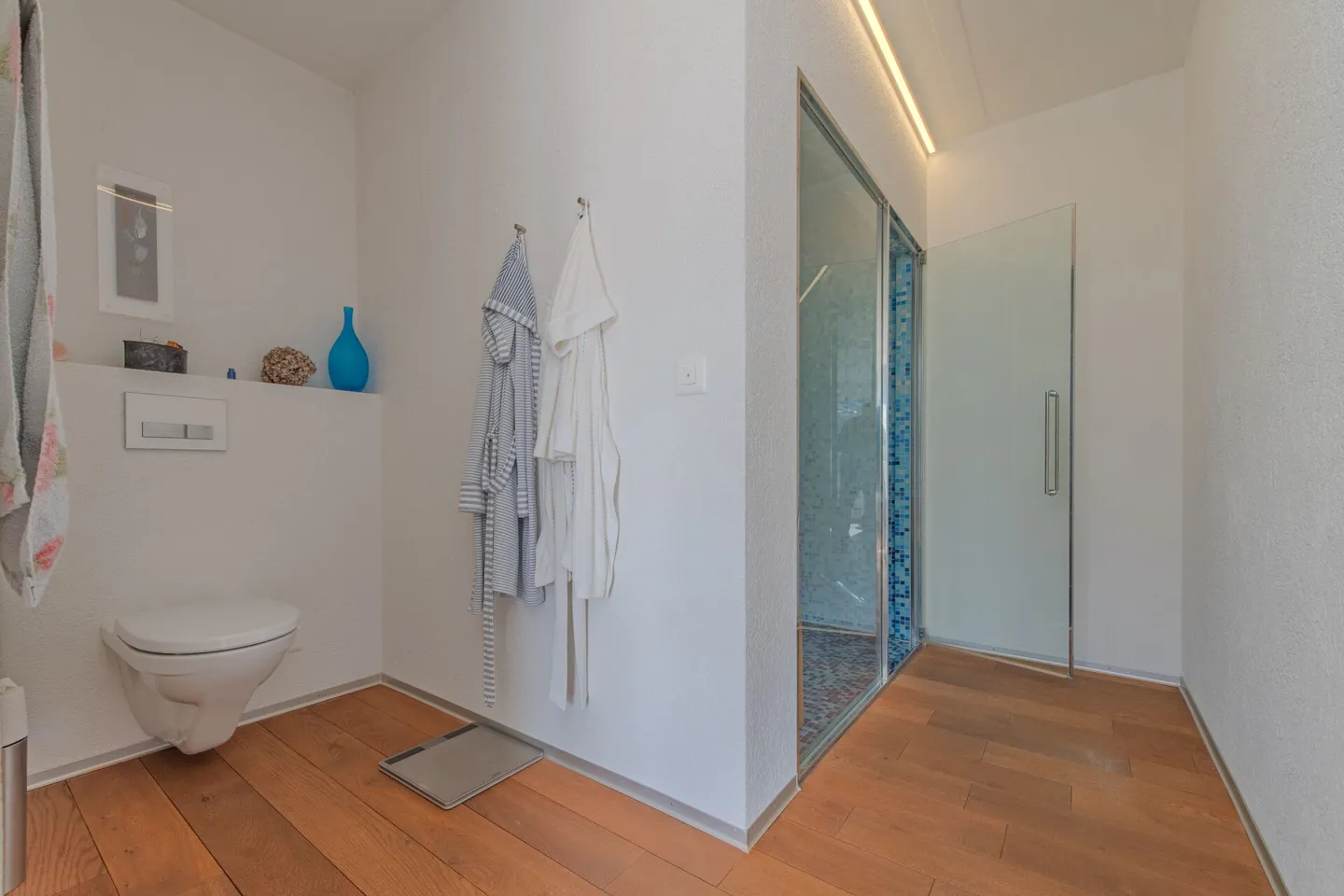 LARGE REAL ESTATE - Exclusive 5.5-room terrace house with a panorama of the Aare Valley and the Bernese Alps - Photo 11 of 13