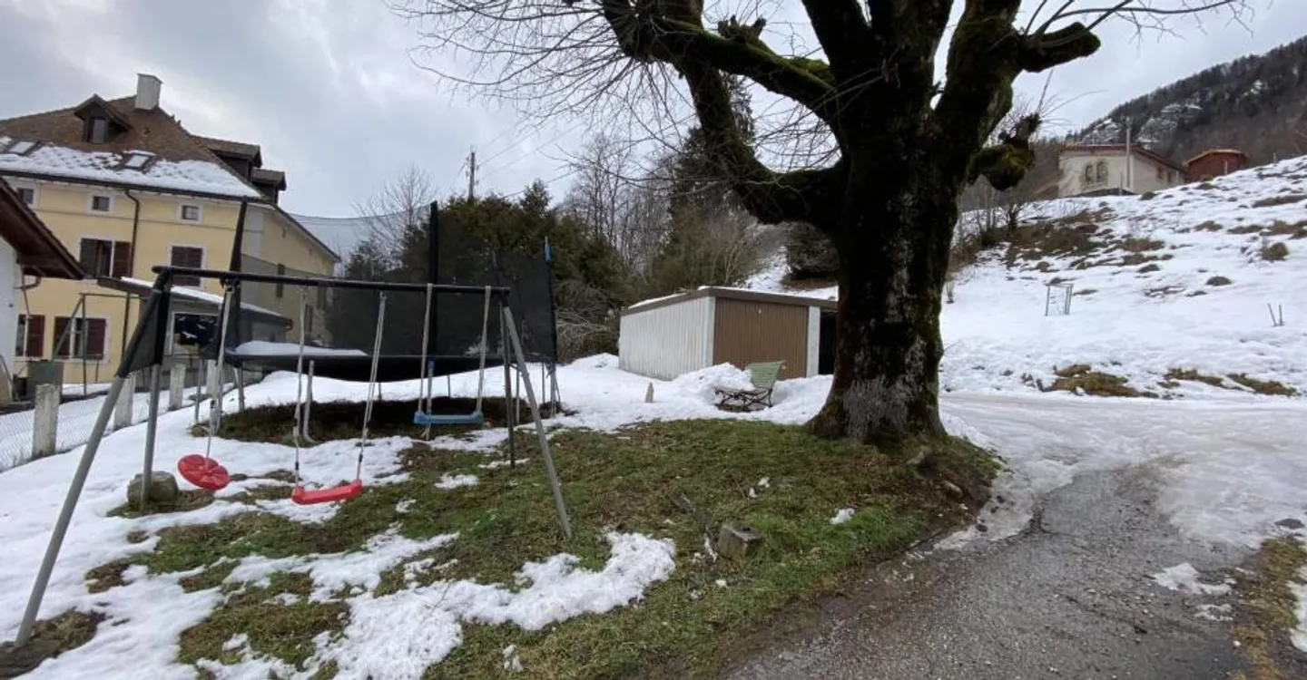 Sonvilier, terrain à vendre avec 2 garages - Photo 2 sur 4