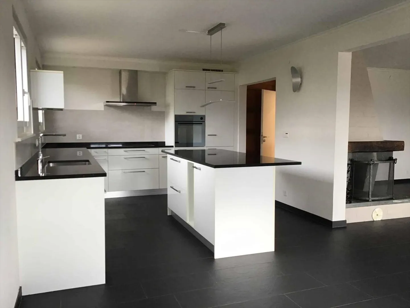 3.5 Room Apartment - Photo 3 of 8