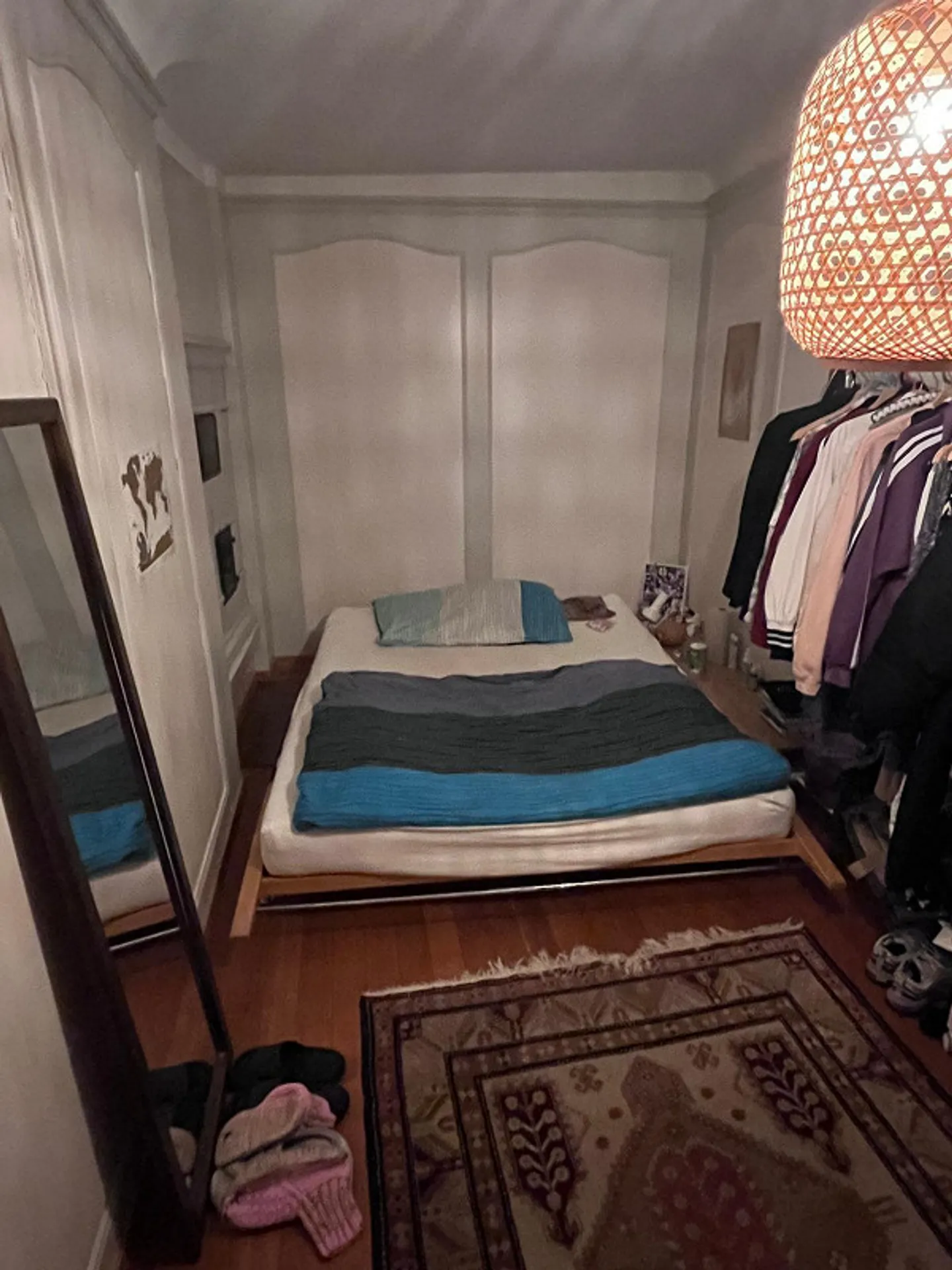 Room in 3.5 - Room - Old Building Apartment - Photo 1 of 5