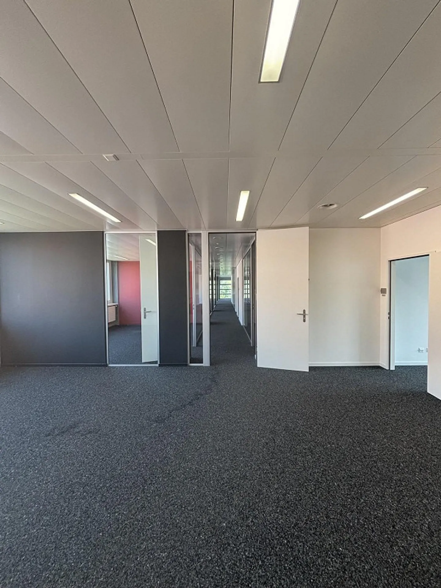 Espace de bureau moderne avec un excellent accès 384,2 m² au standard Minergie® - Photo 3 sur 13
