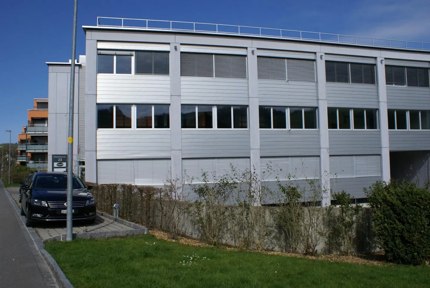 Espace de bureau moderne avec un excellent accès 384,2 m² au standard Minergie® - Photo 2 sur 13
