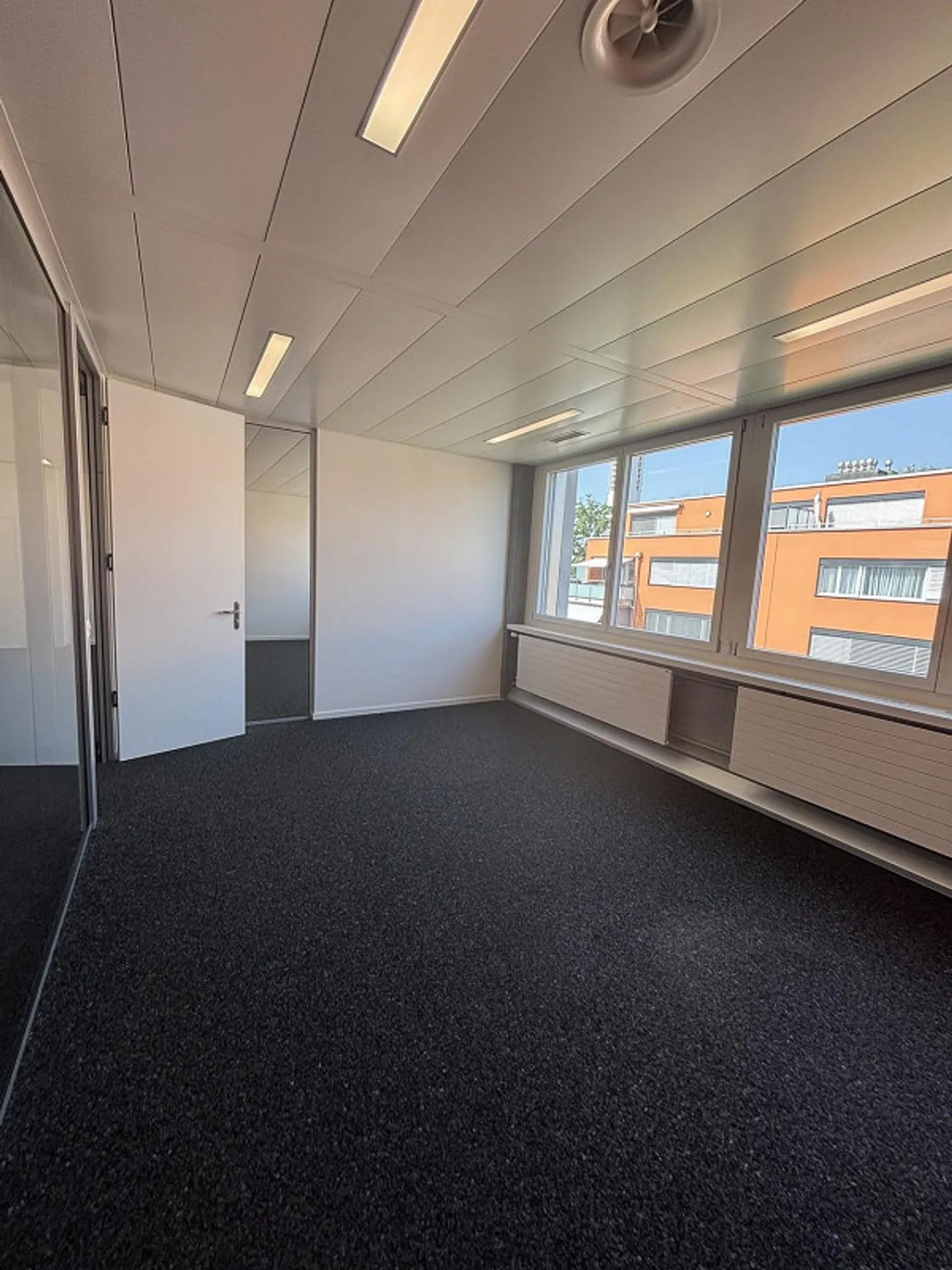 Espace de bureau moderne avec un excellent accès 384,2 m² au standard Minergie® - Photo 11 sur 13