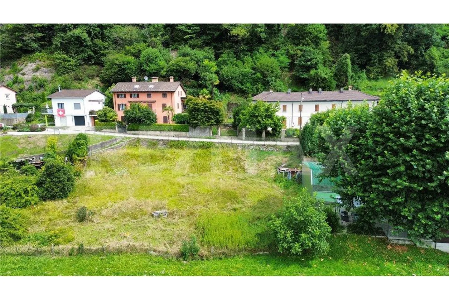 Building plot in Astano, quiet location and great potential - Photo 3 of 10