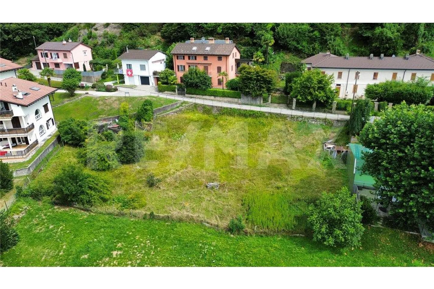 Building plot in Astano, quiet location and great potential - Photo 1 of 10