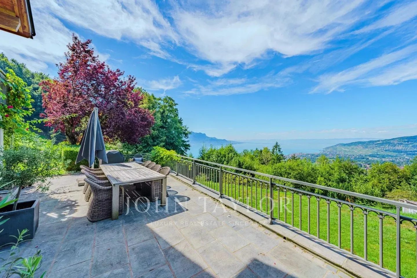 Villa Charmante avec Vue Époustouflante - Photo 2 sur 13