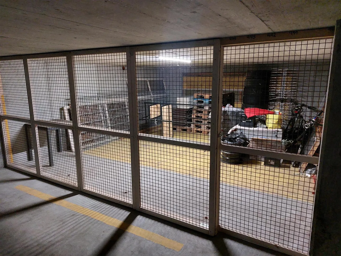 Posto auto con spazio di stoccaggio in una posizione centrale a Rorschach - Foto 2 di 2