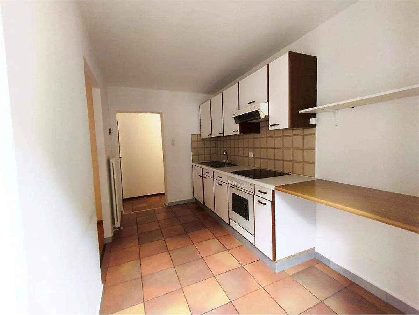 Énorme studio à seulement vingt minutes de Bellinzona avec un long balcon - Photo 2 sur 6